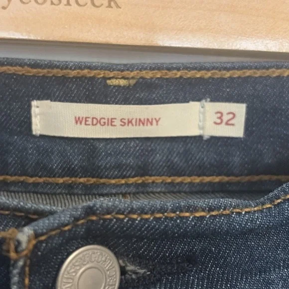 Levi Strauss Wedgie Skinny Jeans Women's Size 32 Dark Wash Button Fly Hi-Rise - Picture 2 of 9
